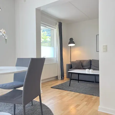 Apartment Cozy One Bedroom On Edvard Thomsens Vej,