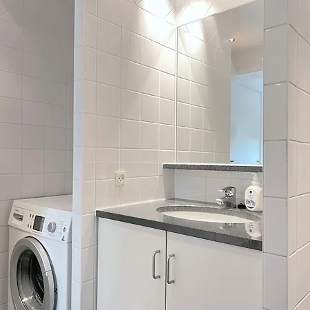 Cozy One Bedroom On Edvard Thomsens Vej, Apartment
