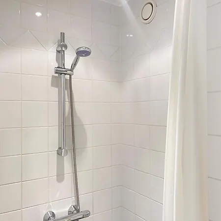 Apartment Cozy One Bedroom On Edvard Thomsens Vej, *