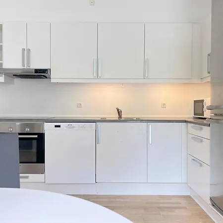 Cozy One Bedroom On Edvard Thomsens Vej,