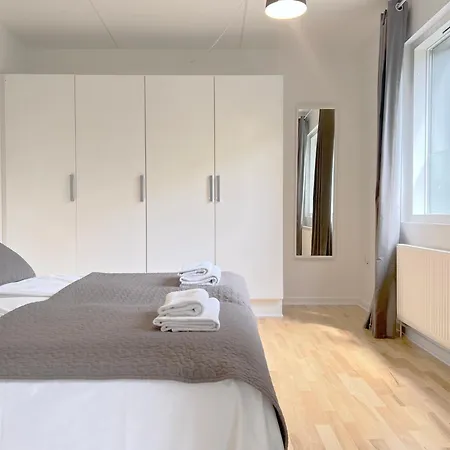 Cozy One Bedroom On Edvard Thomsens Vej, Apartment Copenhagen