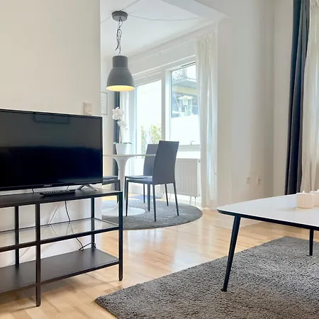 Cozy One Bedroom On Edvard Thomsens Vej, København