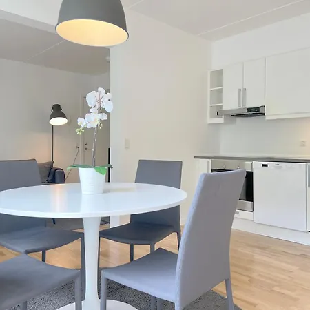 Cozy One Bedroom On Edvard Thomsens Vej, *